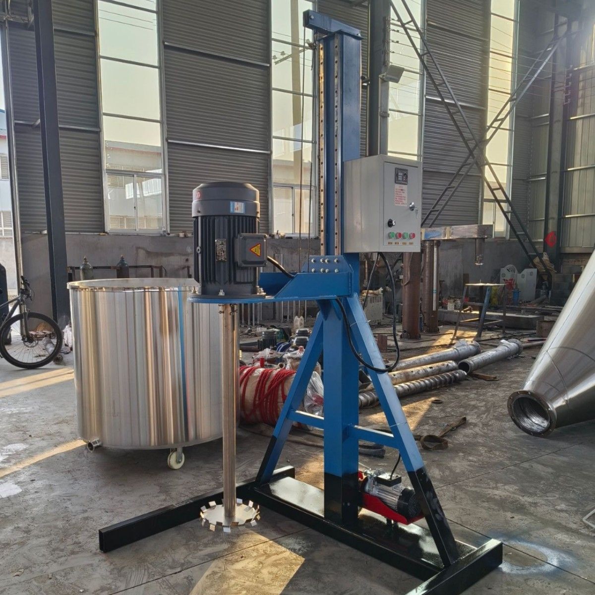 máy khuấy thùng hóa chất 100 lít